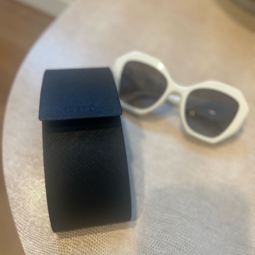 PRADA SPR 16W WHITE CAT EYE SUNGLASSES 100% AUTHENTIC LIKE NEW - Picture 12 of 12